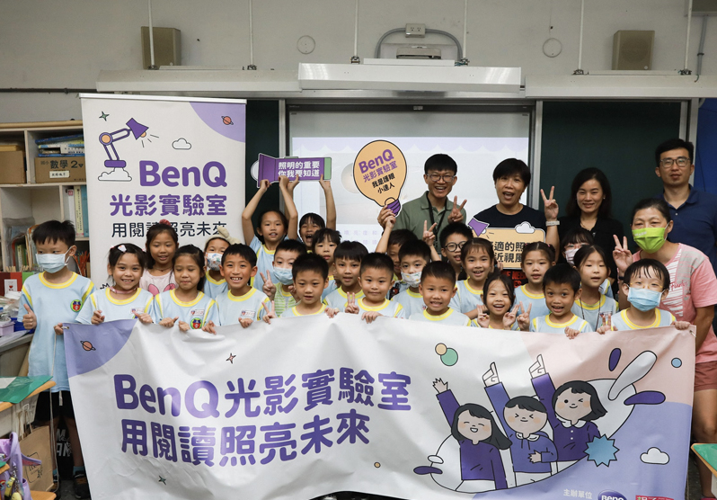 在良好的照明環境裡用『閱讀』打開心靈的一扇窗